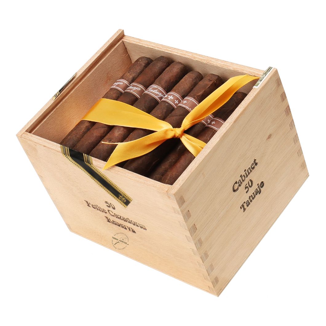 Seleccion de Cazador Petite Tatuaje